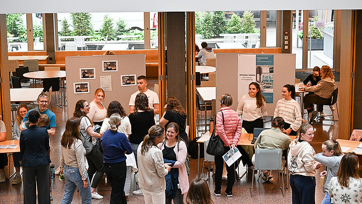 Vernissage der Projektarbeiten NDS Anästhesie-, Intensiv- und Notfallpflege 
