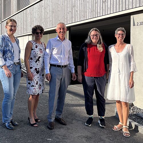 v.l.n.r.: Jutta Klein (Co-Leiterin XUND), Marina Volante (Mitglied Leitungsteam Pflege HF), Rolf Hug (Prorektor BBZP), Doris Brun (Co-Projektleiterin XUND), Karin Kuster (Co-Projektleiterin Kanton Schwyz)