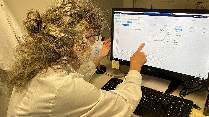 Labore stossen an ihre Grenzen – Arbeitseinsatz einer Lehrperson BMA im medizinischen Labor Bioanalytica AG